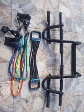 Kit de Treinamento Completo - Barra de Pull Up + Elásticos