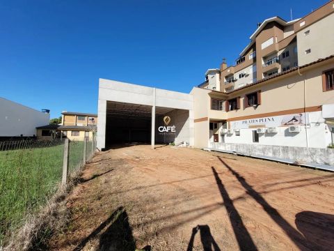 Pavilhão em construção, na Faixa Velha de Camobi
