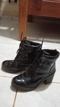 Estou vendo bota número 37/38 usada, bem conversada aceito propostas