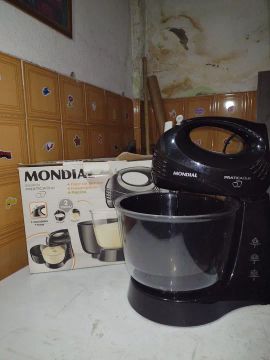 Batedeira Mundial semi-nova 200,00