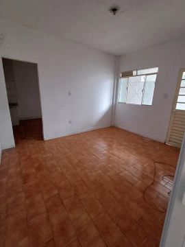 Alugo casa 