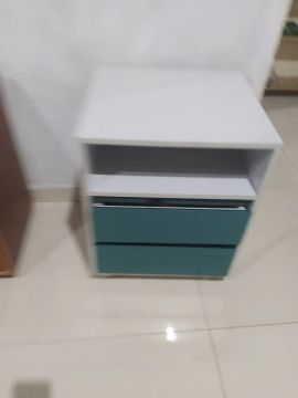 Gaveteiro 2 gavetas branco com detalhes azul