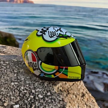 CAPACETE em FIBRA DE CARBONO- OPORTUNIDADE