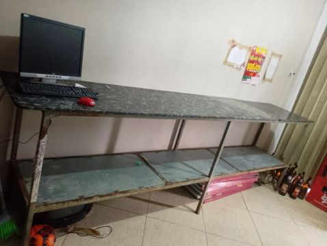 Mesa de Granito com estrutura de ferro