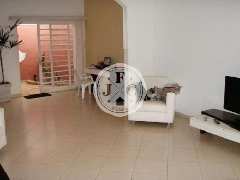 Casa com 3 Quartos para Venda, 126m² - Jardim Irajá