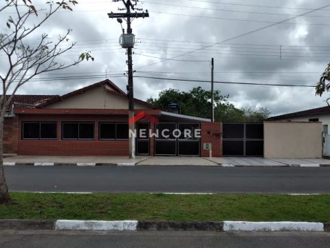 Casa em Avenida Municipal - Humaita - Cananéia/SP