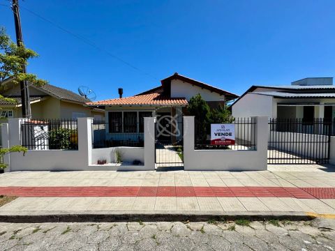 Casa Exclusiva próximo ao Angeloni