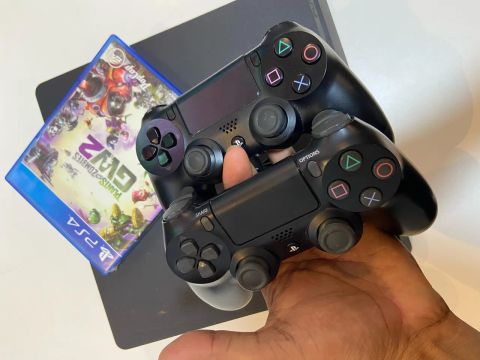 PlayStation 4 slim 1TB semi novo 