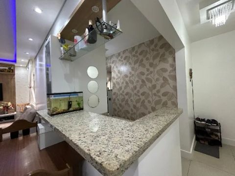 Apartamento no Mar Grosso em Laguna, com 3 dormitórios a 10 metros da praia, muito bem loc