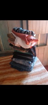 Lote de Roupas  femininas  contém umas 25 peças ou mais 