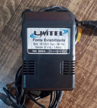 Fonte para 4 pedais de guitarra