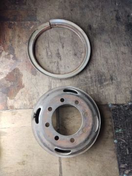Roda de ferro 8 furos para caminhão (para pneus 900x20) Estava no MB 1113<br>