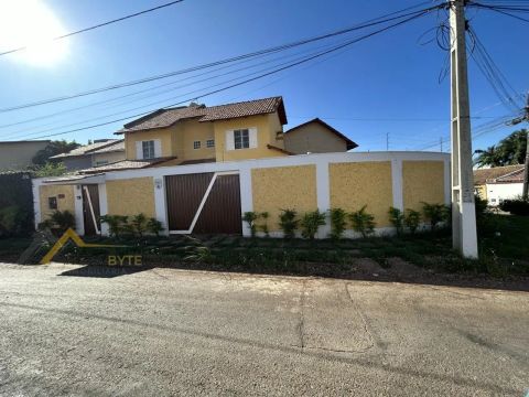 Sobrado para Venda em Goiânia, Vila Santo Antônio, 3 dormitórios, 3 suítes, 2 banheiros, 6