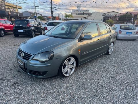 VW Polo Comfortline 1.6 roda 17 baixo legalizado