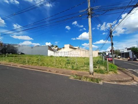 Terreno disponível para venda no bairro Bosque dos Buritis em Uberlândia MG