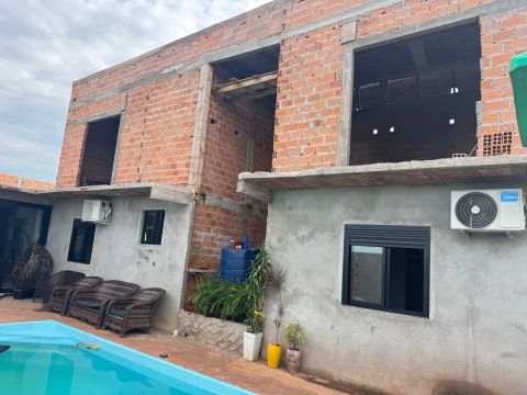 Sobrado em construção em corbelia pr 