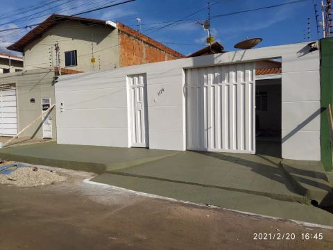 Alugo casa com piscina no Centro