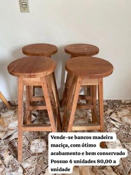 Bancos de madeira maciça, ótimo estado!