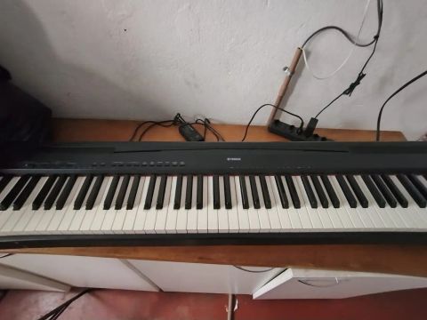 Teclado piano digital Yamaha P-95