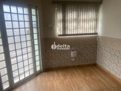 Imóvel comercial disponível para venda no Bairro Martins em Uberlândia-MG