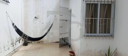 Casa no Bairro Porto D`Antas com 2 Quartos, Garagem e 2 Banheiros.