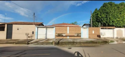 Aluga-se Casa com Piscina no Bairro Caimbé - Próximo a Av. Princesa Isabel