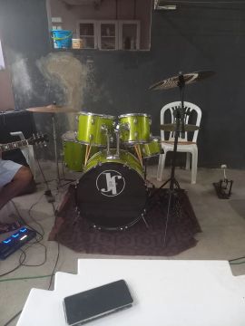 Vende- se Bateria JF completa em ótimo estado