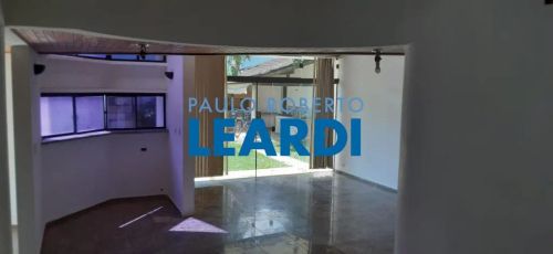 CASA EM CONDOMÍNIO - JARDIM DAS COLINAS - SP