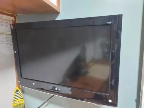 Televisor de 32" da marca Panasonic 