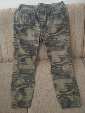 Calça camuflada jogger 