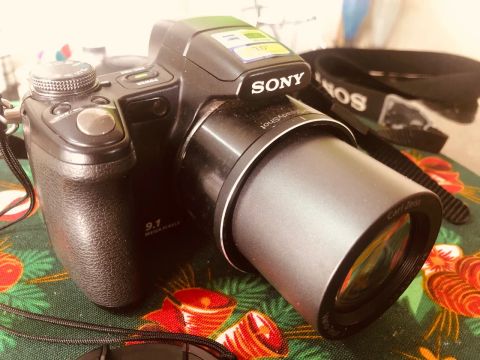Câmera Sony Cyber-shot DSC-H50 usada