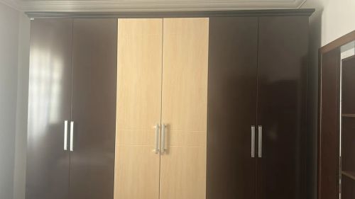 Guarda-roupa de casal em madeira, 6 portas