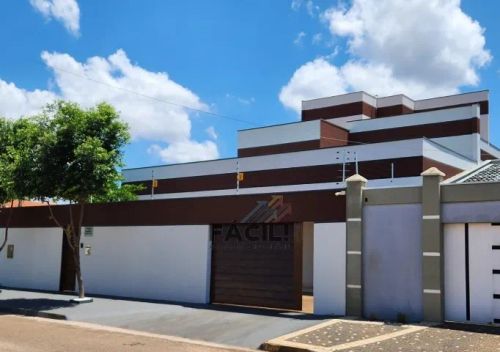 Vende-se Casa 4/4 sendo 2 Suítes na ARSO 53