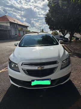 Prisma LT 1.4 2014 - automático 
