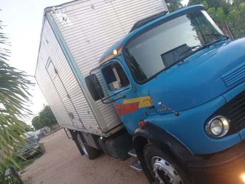Vende-se Mercedes 1113 ano 1977