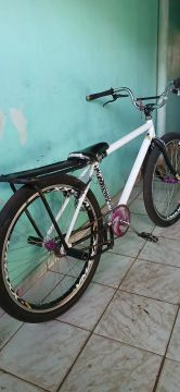 Bike aro 26 montadinha BH, em perfeito estado 
