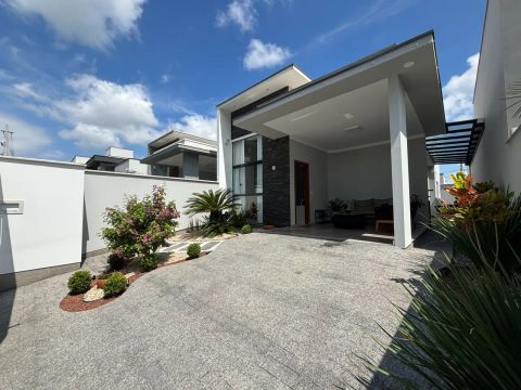 Casa mobiliada à venda em Tijucas/SC