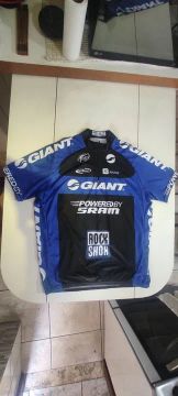 Conjunto para ciclismo(Camiseta Giant, bermudas ASW(M) e GB(P), capacete Inmold/Topline).