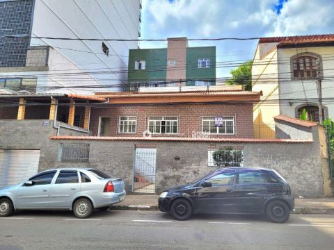 Casa com 3 quartos para alugar, 273 m² por R$ 3.613/mês - Cascatinha - Juiz de Fora/MG