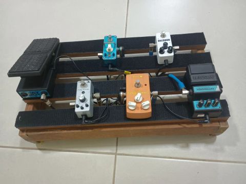 Set de pedais com cabos e fonte 
