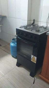 Fogão 4 bocas com forno - ótimo estado