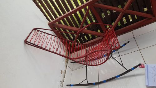 Cadeira de Balanço Vermelha