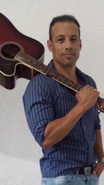 Música ao vivo .