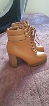 Bota Feminina de Salto Alto Marrom