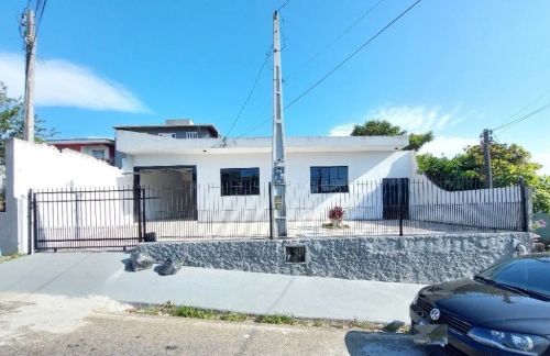 Alugo casa 03 dormitório (01 suíte), 04 vagas de garagem, ampla área externa, Nossa Senhor