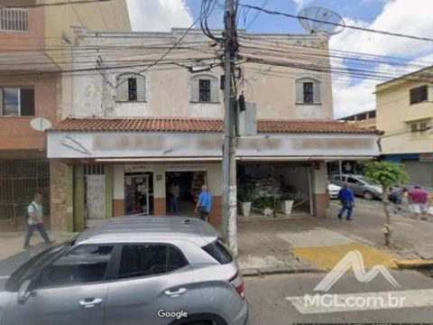 SÃO LOURENÇO/MG  Casa de morada e seu lote de terreno no Centro