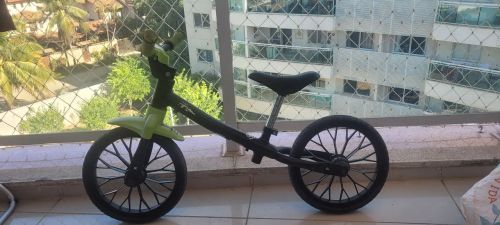 Bicicleta infantil de equilíbrio