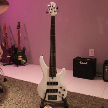 Baixo Yamaha 5 Cordas TRBX 305 White