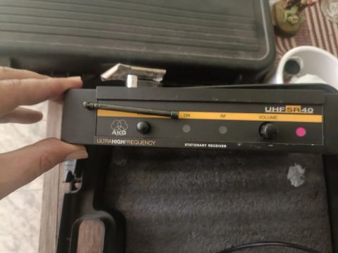 Microfone Sem Fio AKG UHF SR40 - Profissional
