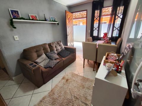 Casa  Linear de fundos com 3 quartos em mirante da Lagoa - Macaé - RJ